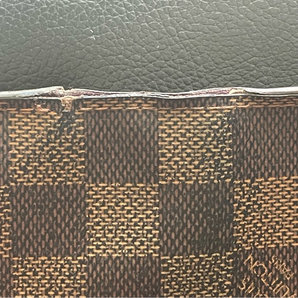 11046 Louis Damier Long Wallet in good condition, Snap not working Easy fix!! - Picture 15 of 16